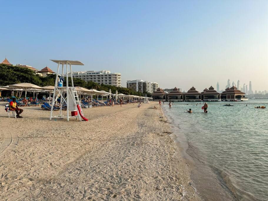 Upgraded 2br - Beachfront - 5 Star Apartment *