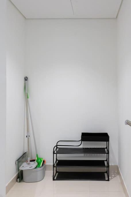 Apartment Stylish With Storage In L Fits 2 Dubai