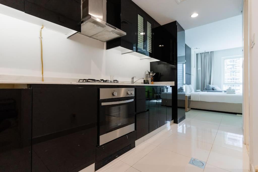 Apartment Stylish With Storage In L Fits 2