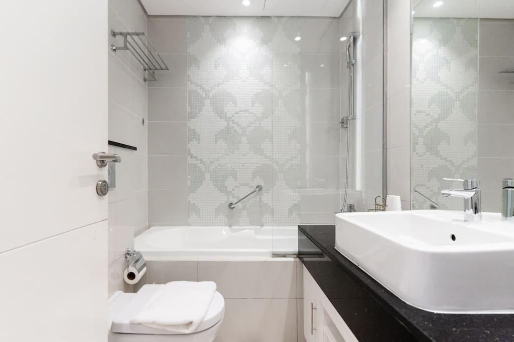 Stylish With Storage In L Fits 2 Apartment Dubai