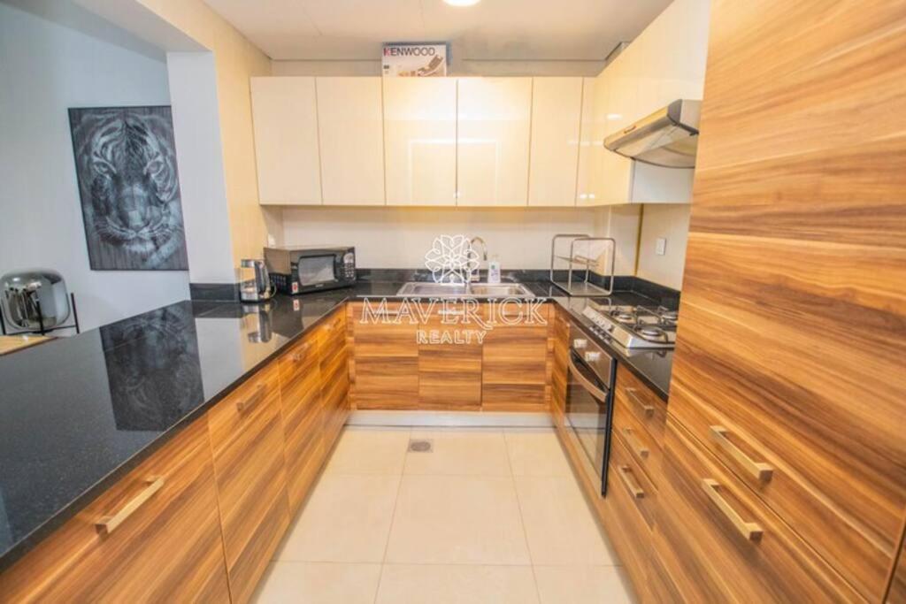 1 Bedroom Spacious Canal View In Marina Apartment *