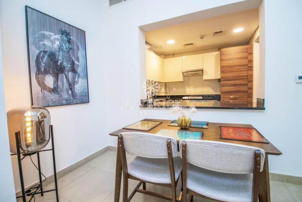 Apartment 1 Bedroom Spacious Canal View In Marina *