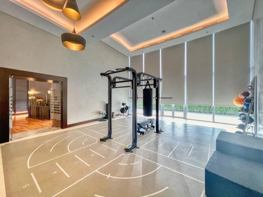 Ultra Modern 3 Bedroom With Direct Access To Mall Apartment