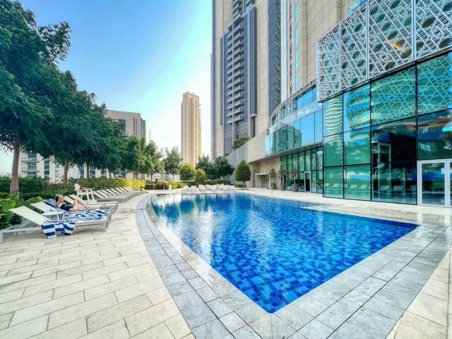 Ultra Modern 3 Bedroom With Direct Access To Mall Apartment *