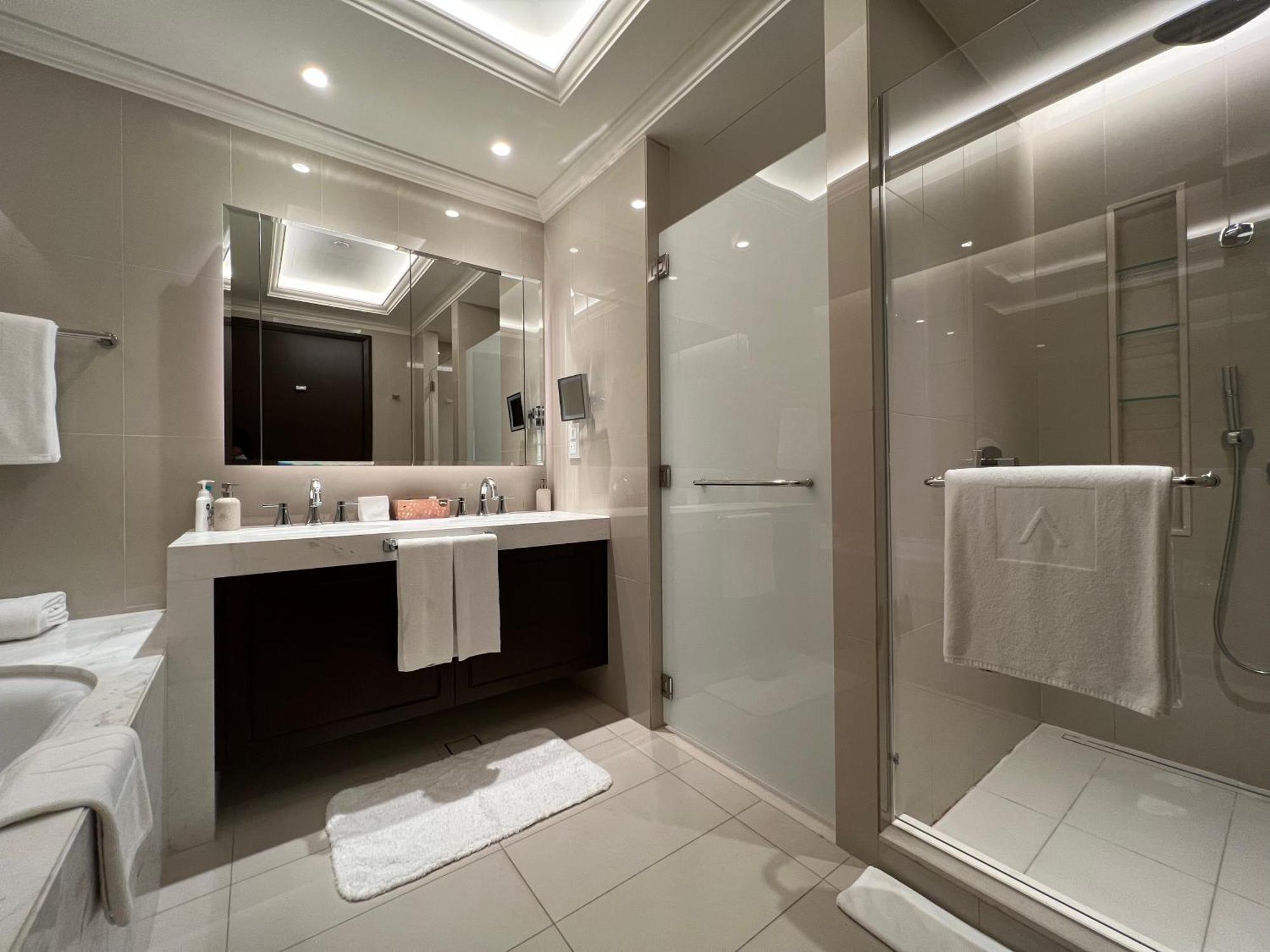 Apartment Ultra Modern 3 Bedroom With Direct Access To Mall Dubai