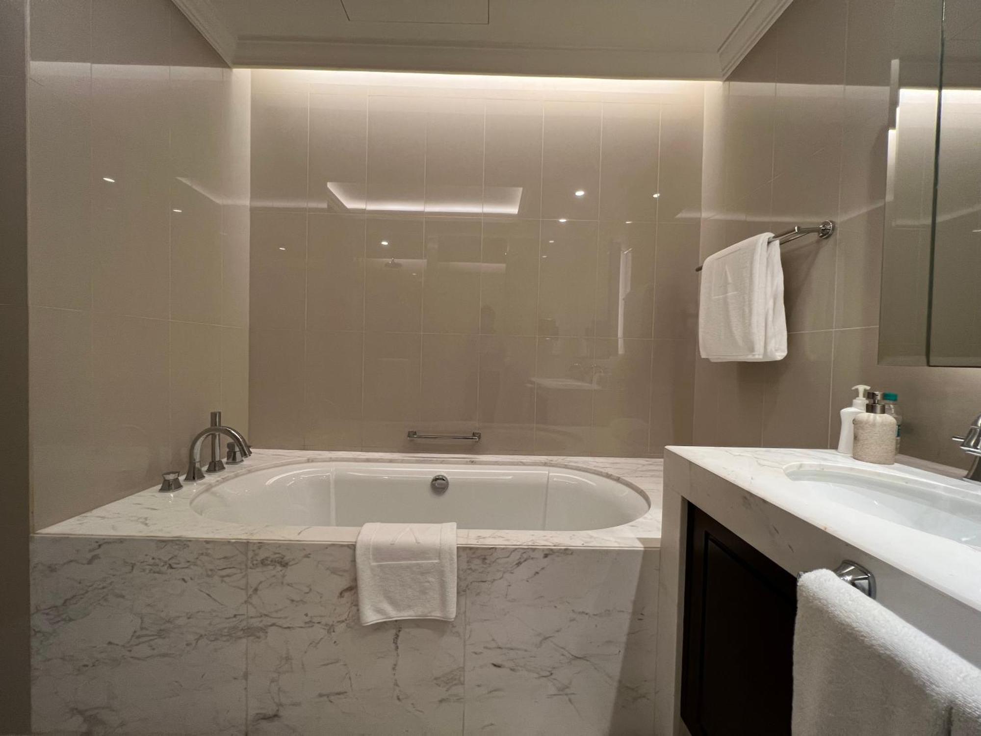 Ultra Modern 3 Bedroom With Direct Access To Mall Dubai