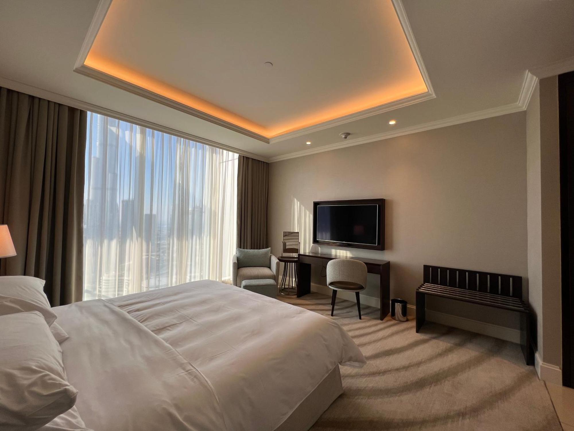 Ultra Modern 3 Bedroom With Direct Access To Mall Apartment *