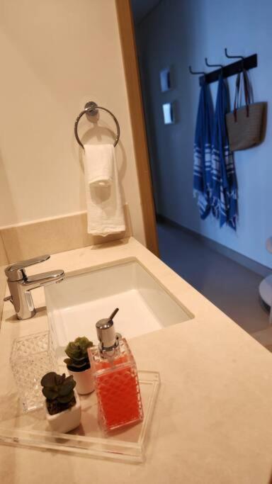 Apartment Jbr-yet Easy To Get Here By Car