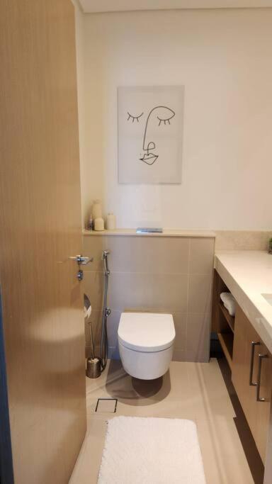 Apartment Jbr-yet Easy To Get Here By Car *