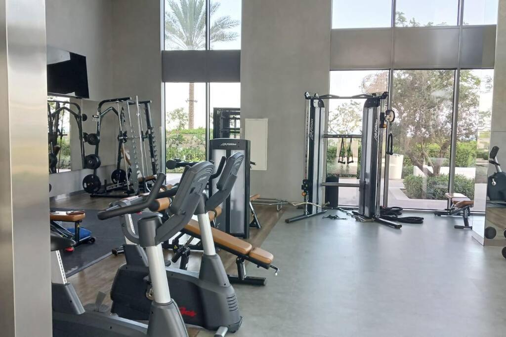 Apartment Jbr-yet Easy To Get Here By Car *