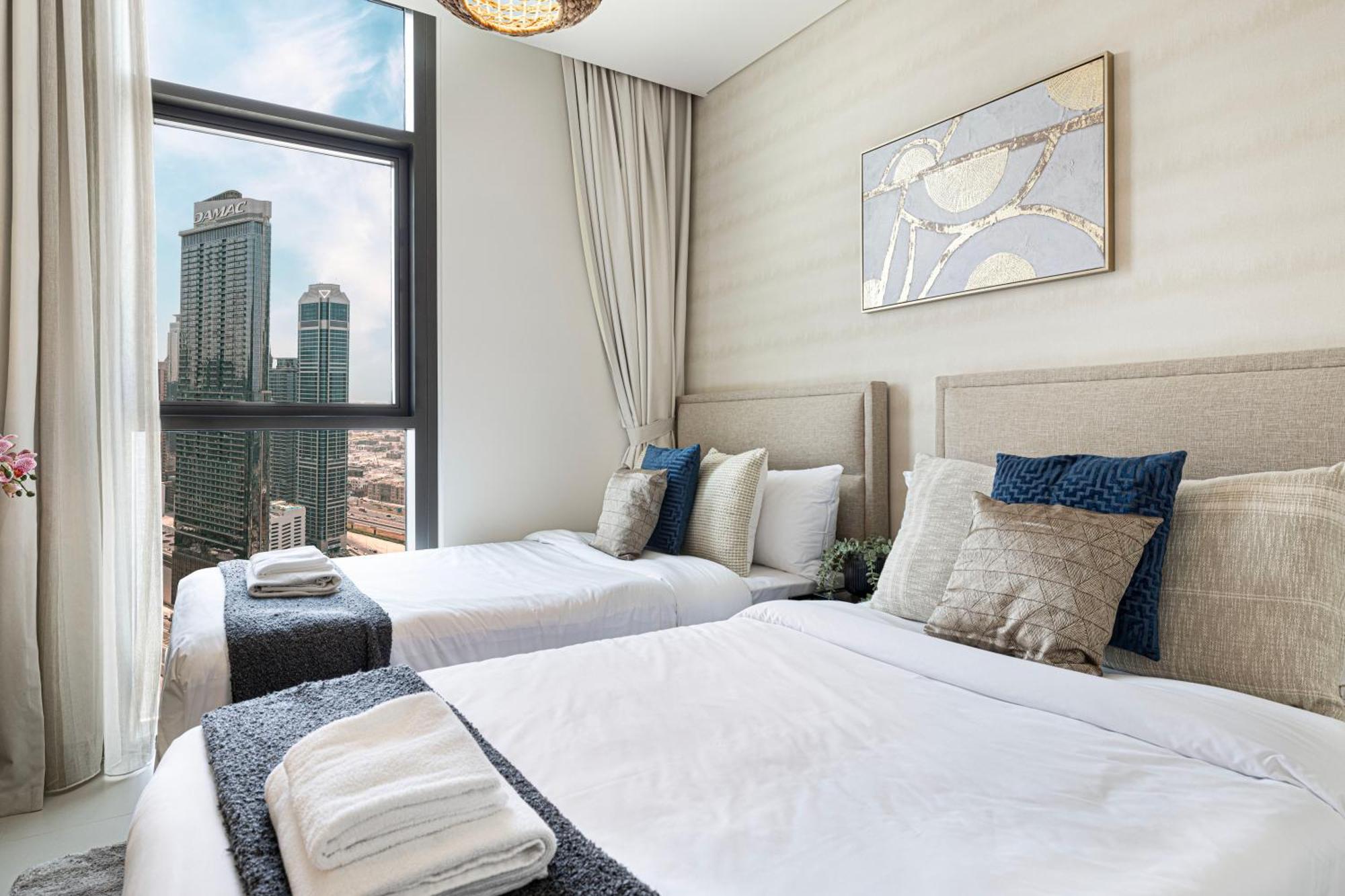 Burj Crown - Sky High, Downtown Ocean View, Opposite Mall Apartment