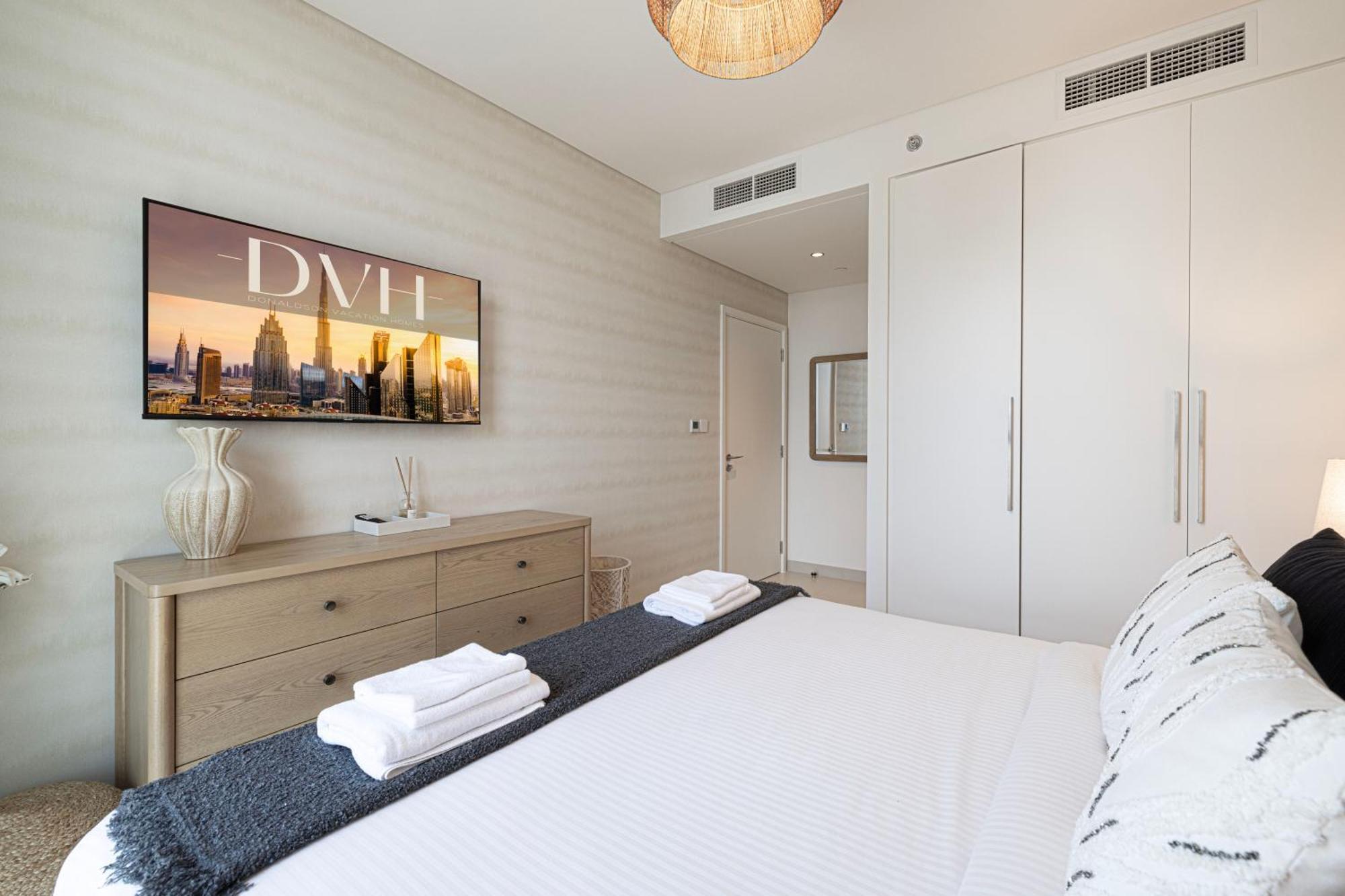 Apartment Burj Crown - Sky High, Downtown Ocean View, Opposite Mall
