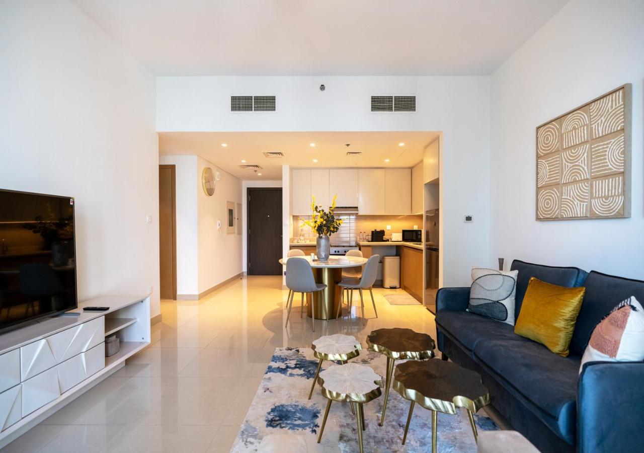 Savis Home- Vibrant Neighborhood With Creek View Apartment *