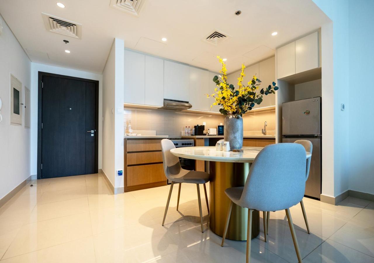 Savis Home- Vibrant Neighborhood With Creek View Apartment *