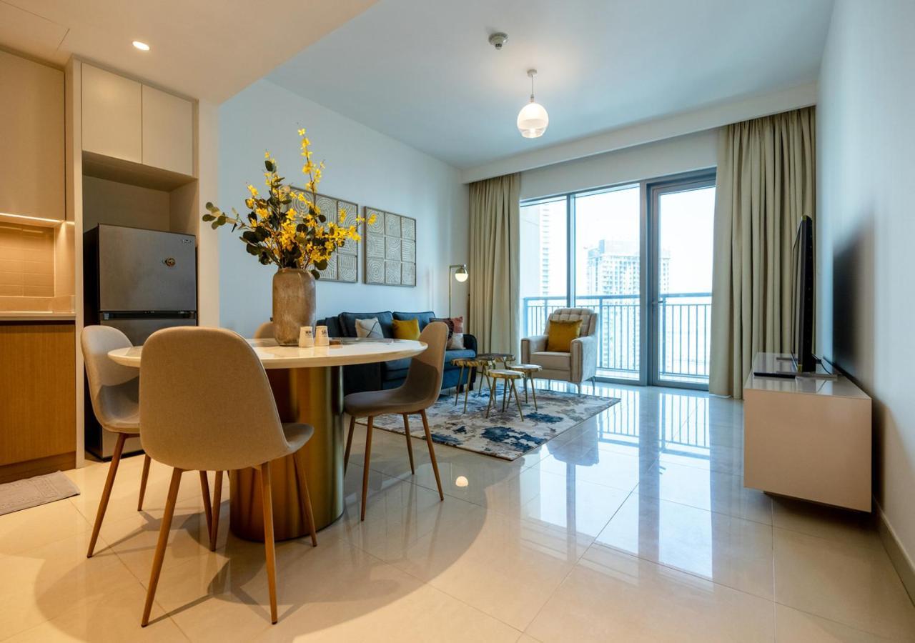 Savis Home- Vibrant Neighborhood With Creek View Apartment *