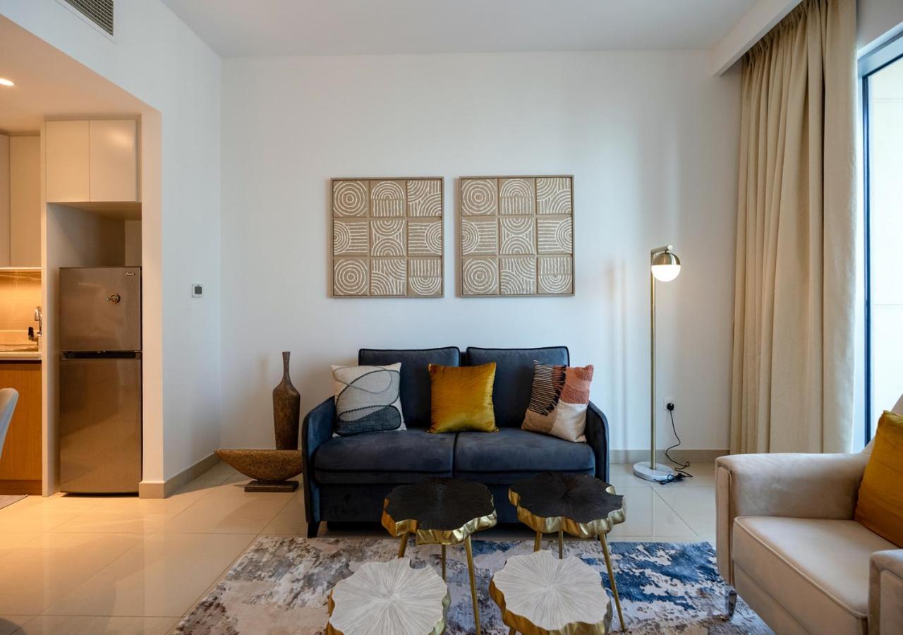 Savis Home- Vibrant Neighborhood With Creek View Apartment