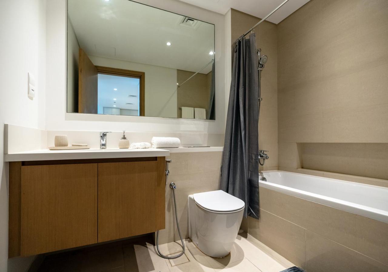 Savis Home- Vibrant Neighborhood With Creek View * Dubai