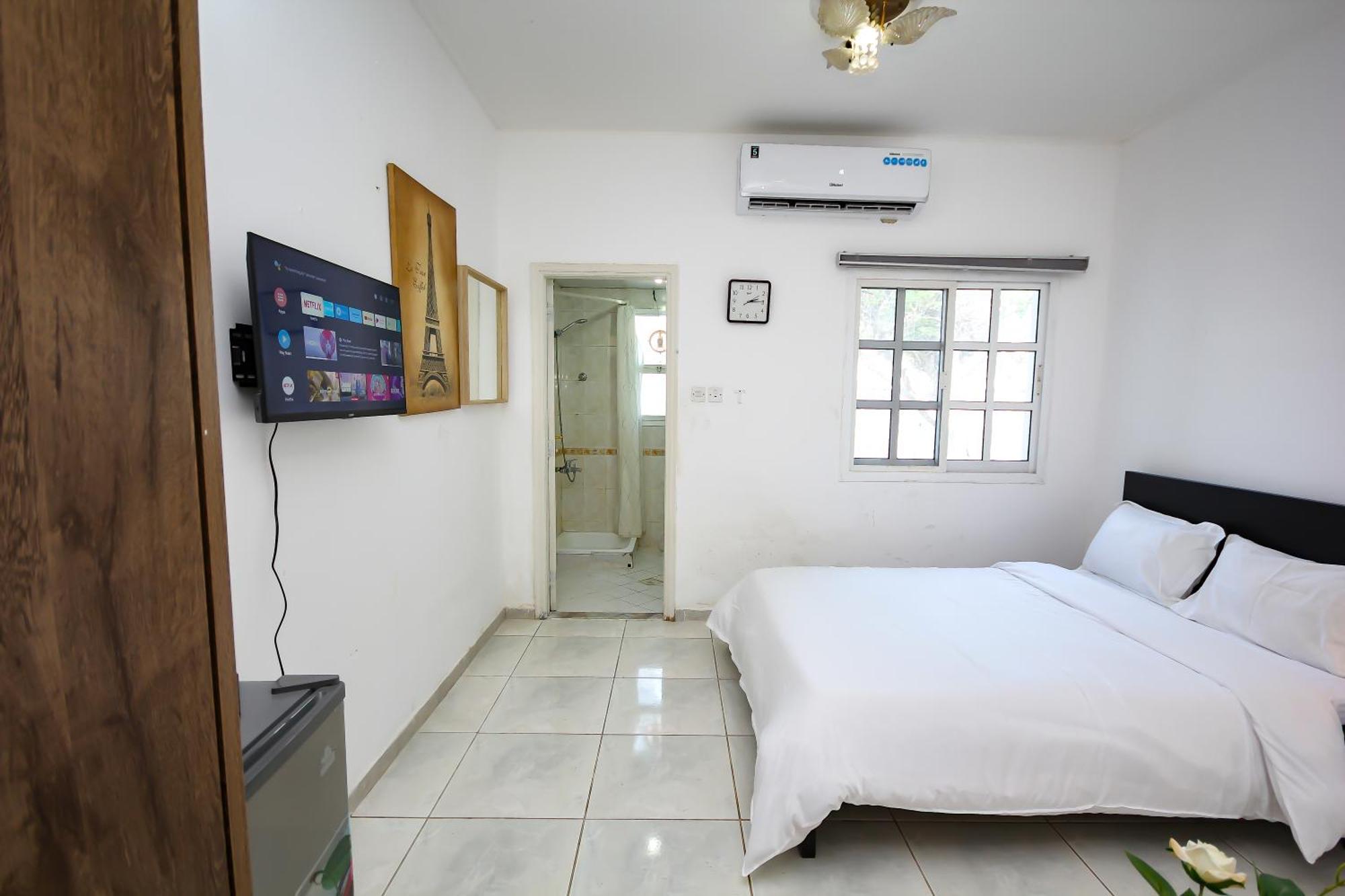 Comfortable Private In Compound Housing