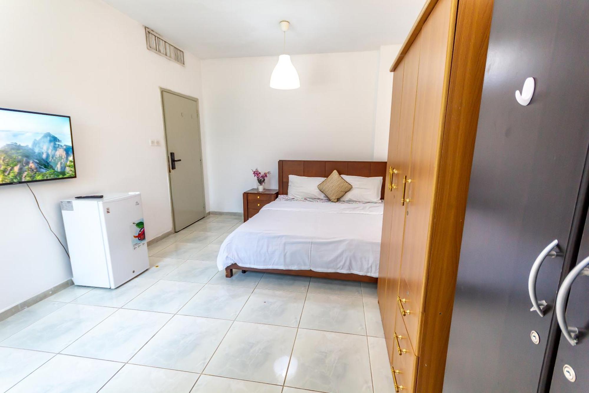 Guest house Comfortable Private In Compound Housing *