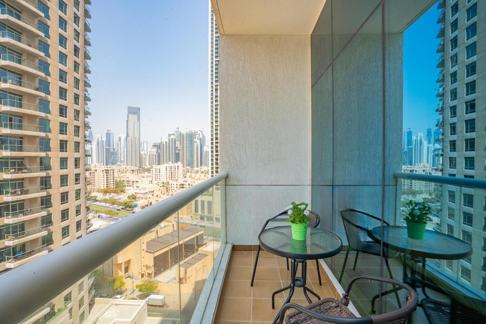 Rh- Chic & Sleek Apartment, Near Burj Khalifa *