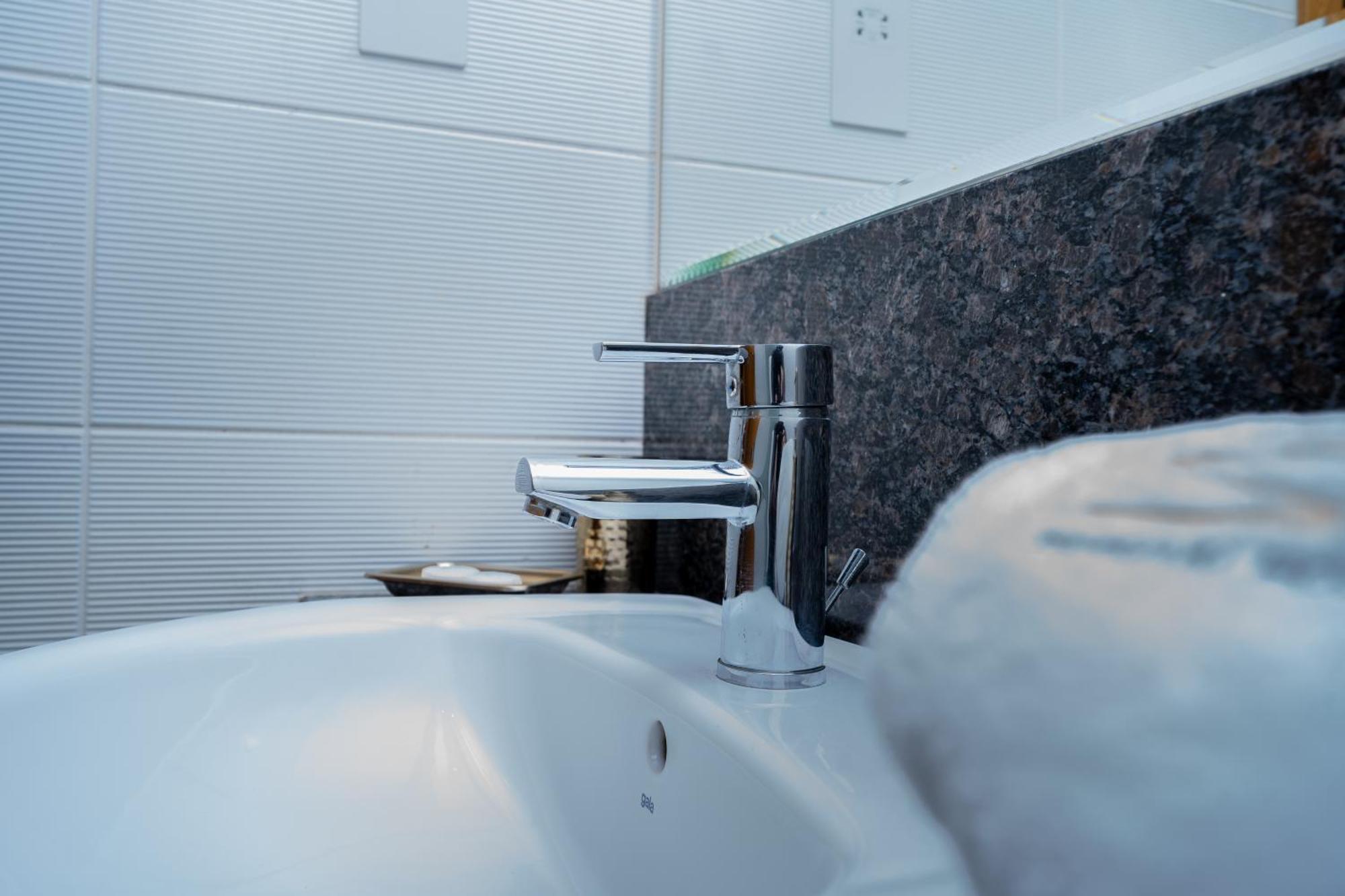 Daire Escape 24 Homes - Bay Square - Business Bay Dubai