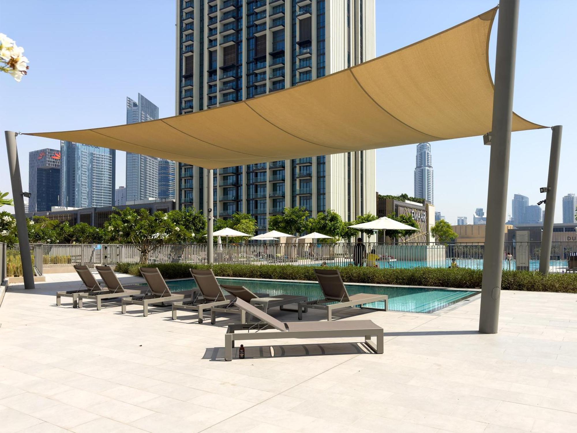Luxury 2br Burj Khalifa Views 5min Walk Mall Apartment