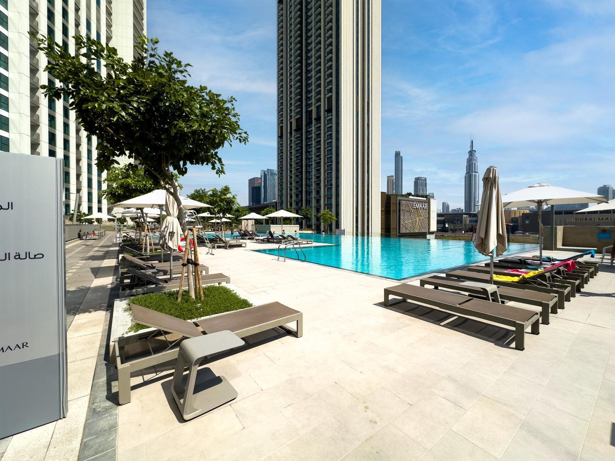 Luxury 2br Burj Khalifa Views 5min Walk Mall Apartment