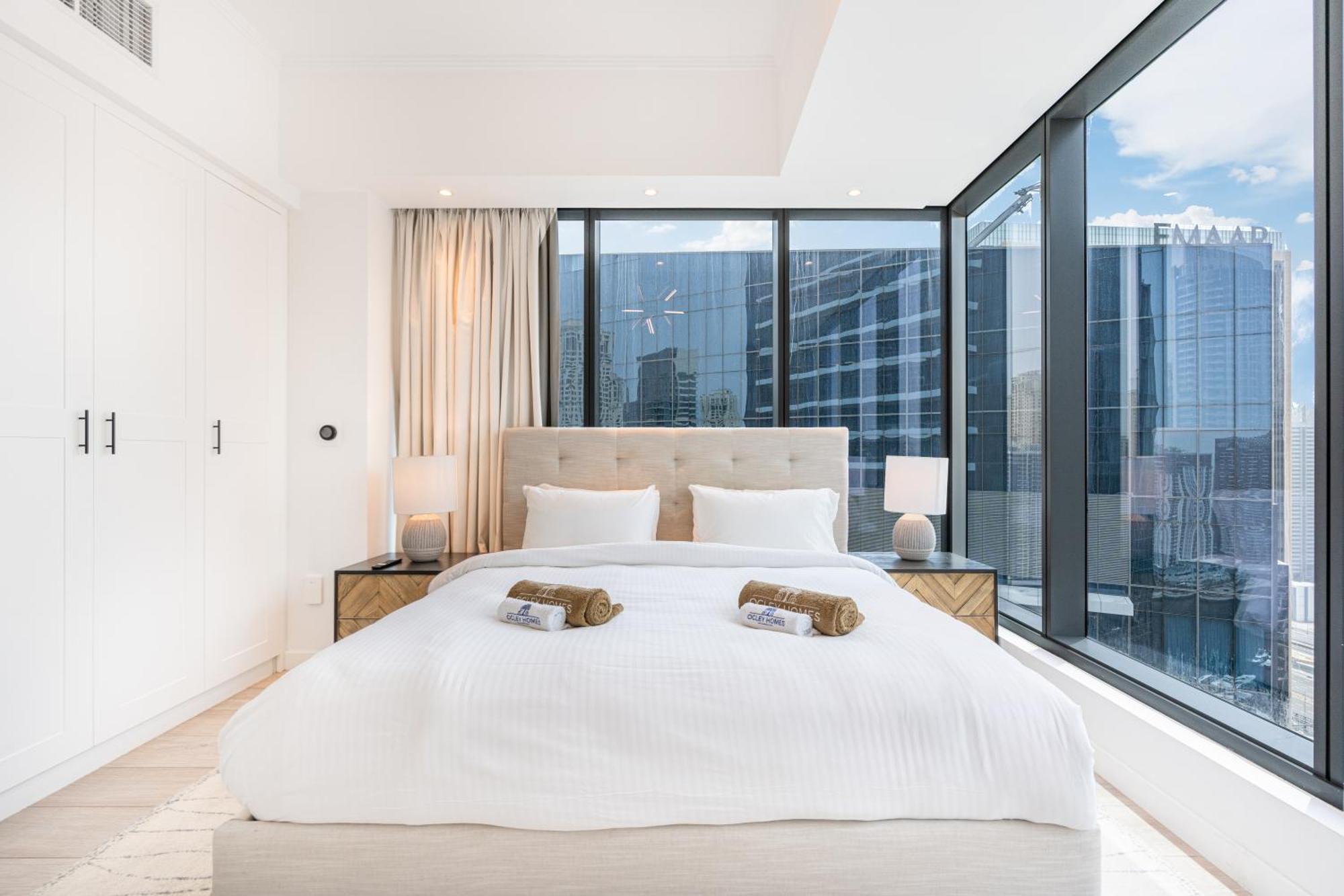 Gorgeous With Full Marina & Skyline View