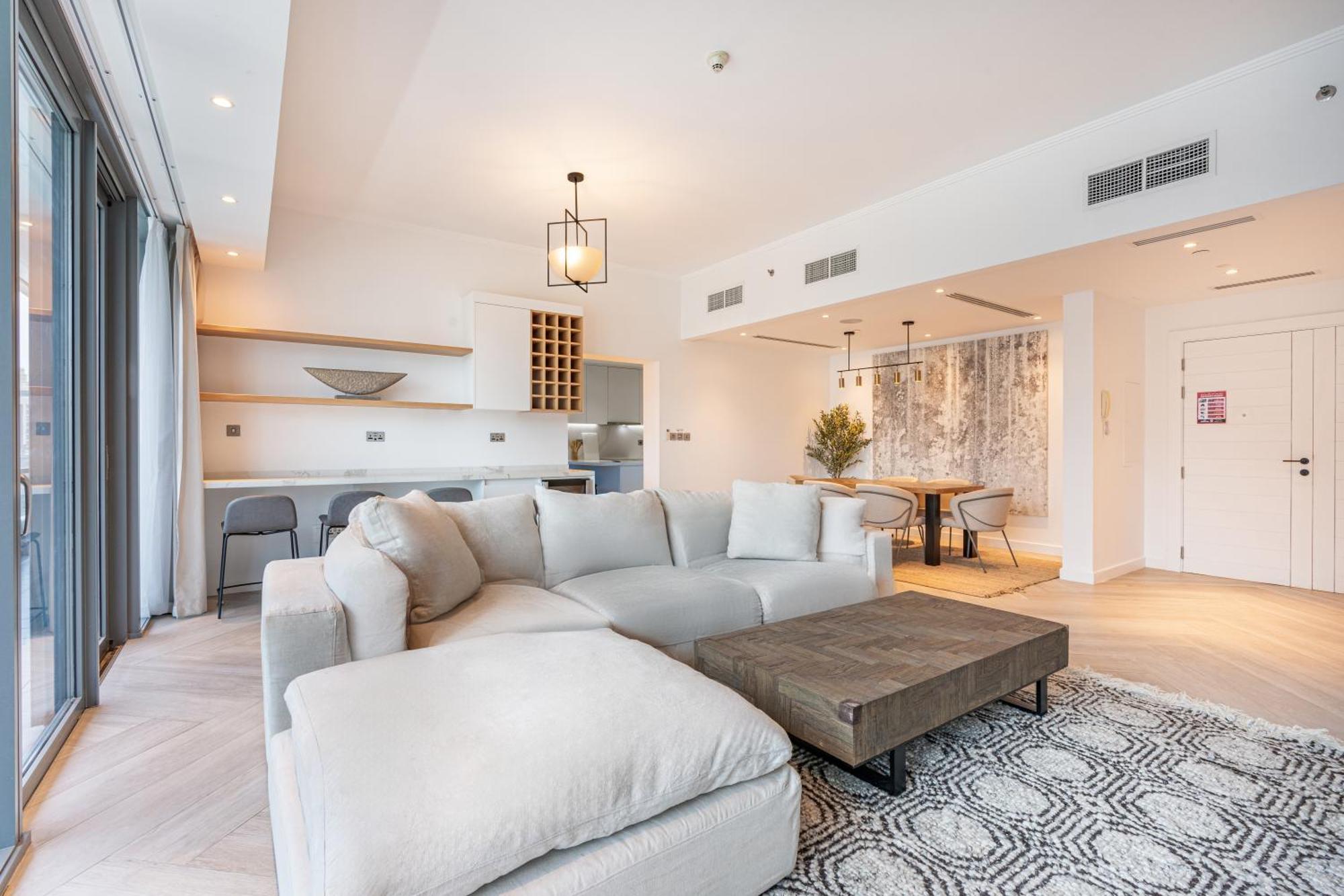 Gorgeous With Full Marina & Skyline View *