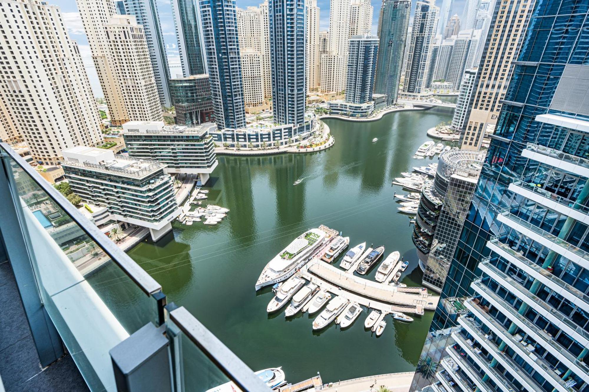 Gorgeous With Full Marina & Skyline View *
