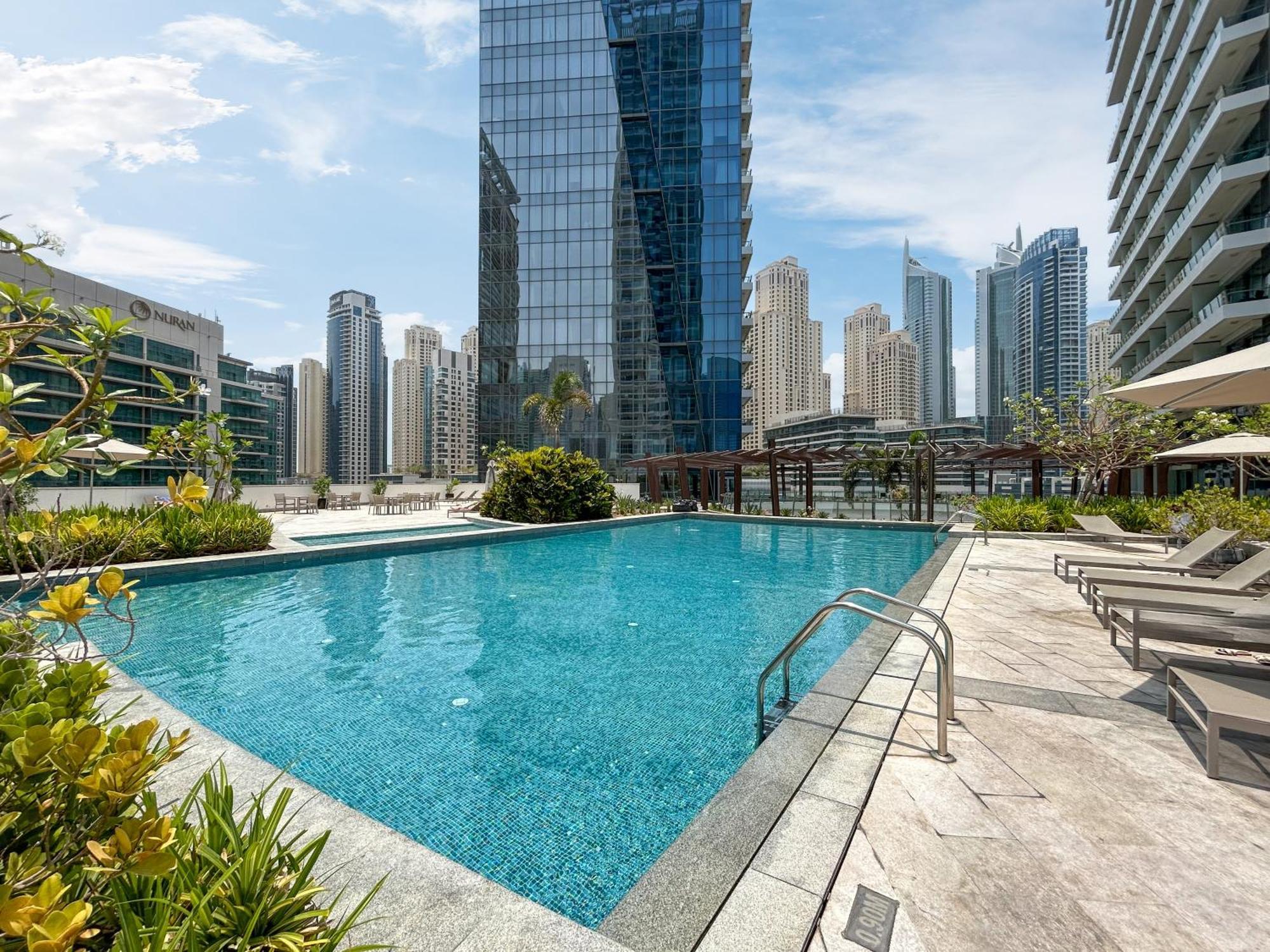 Gorgeous With Full Marina & Skyline View