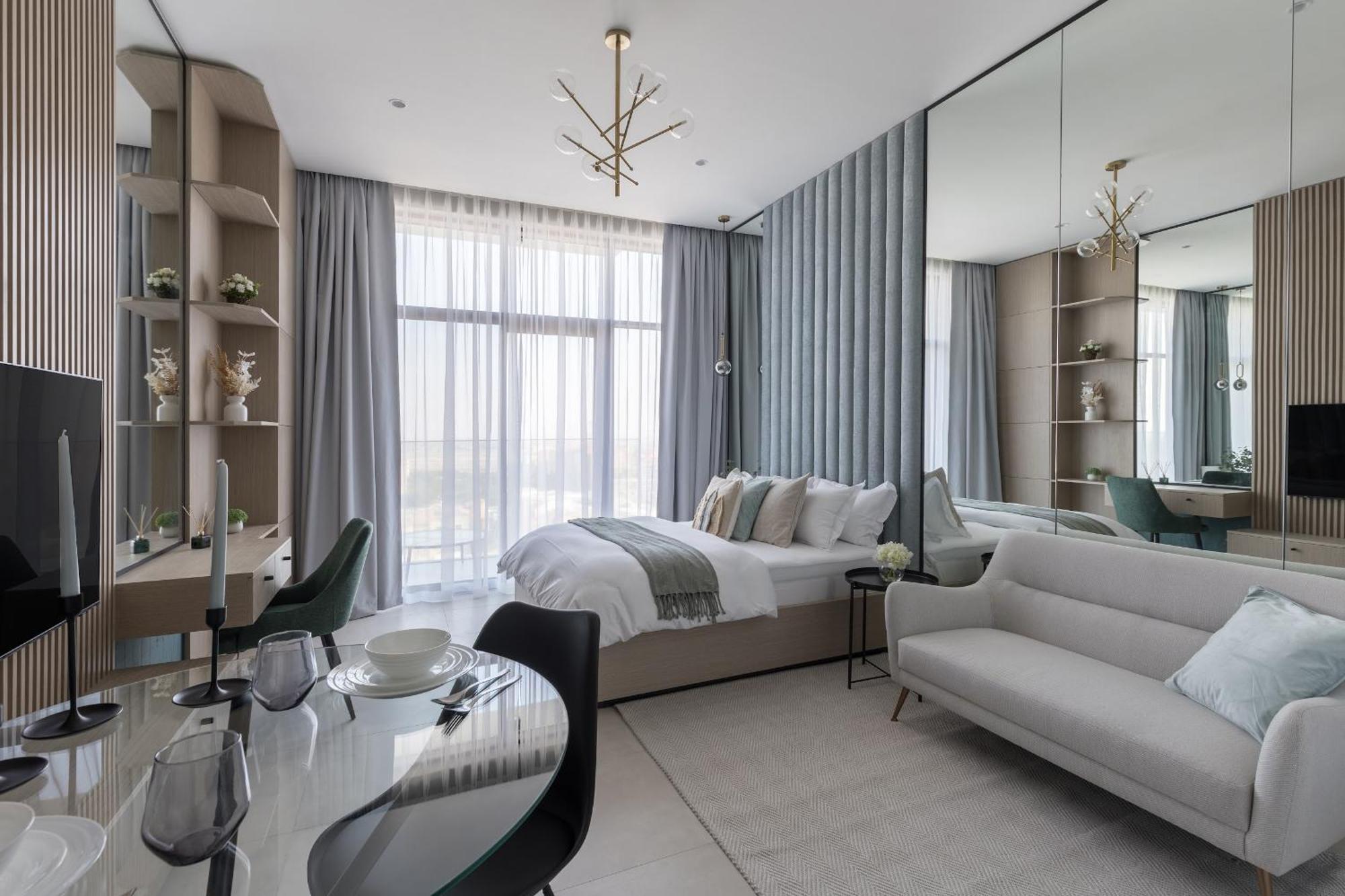 Cozy In Westwood By Imtiaz *