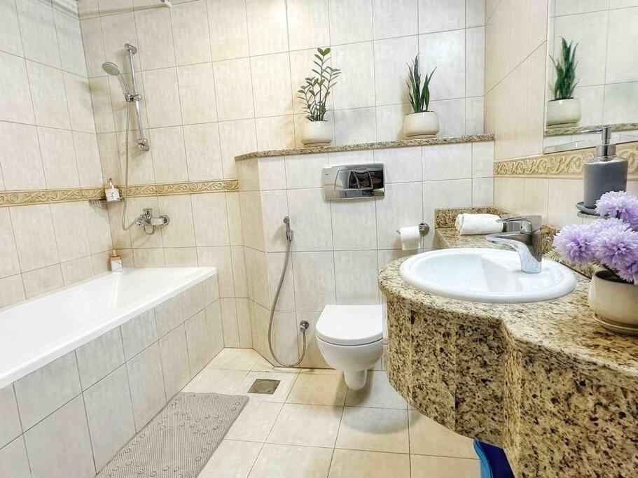 Skyview Haven 2br & Ocean Breeze