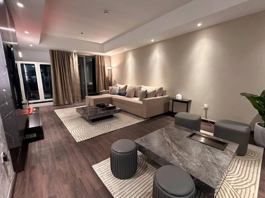 Skyview Haven 2br & Ocean Breeze *