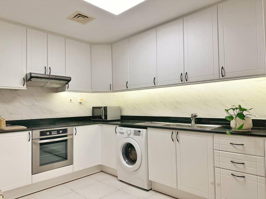 Skyview Haven 2br & Ocean Breeze *