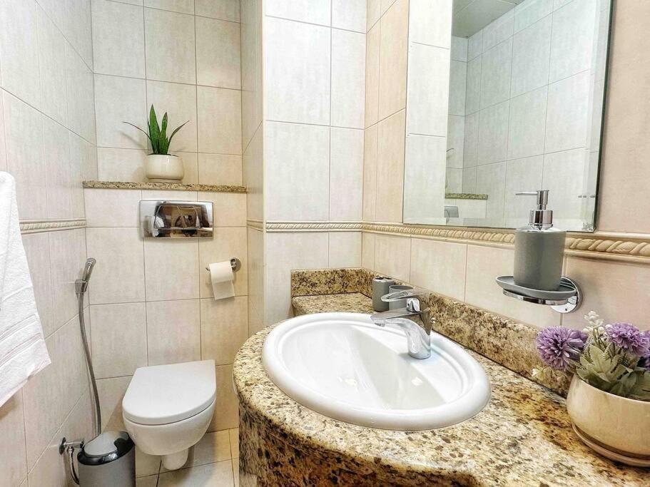 Skyview Haven 2br & Ocean Breeze * Dubai