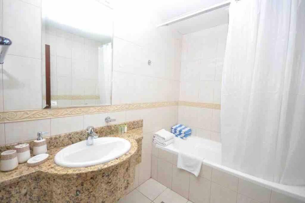 Apartment Skyview Haven 2br & Ocean Breeze *