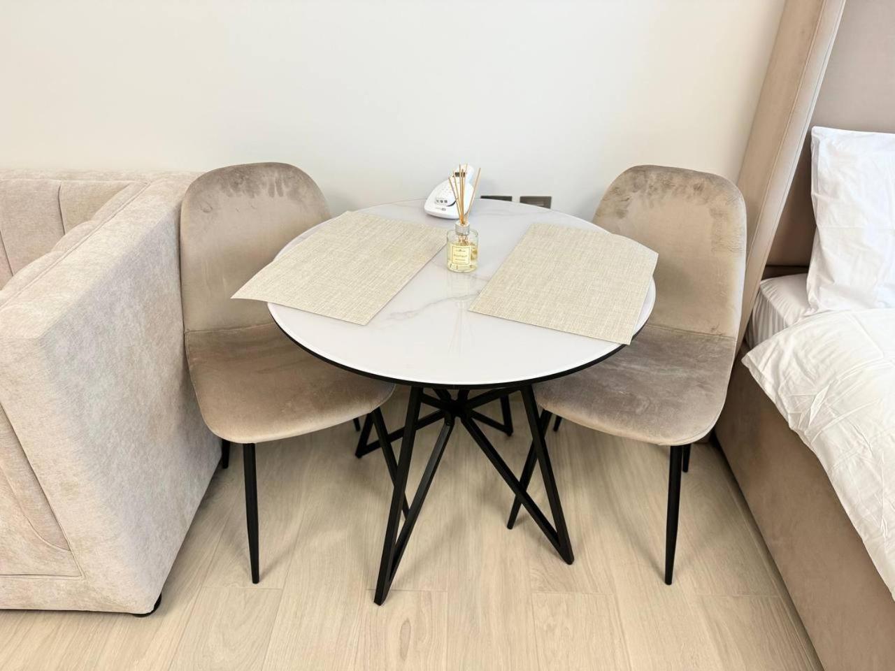 Apartment Comfortable 1 Bed At Me Do Re, Cluster L Dubai