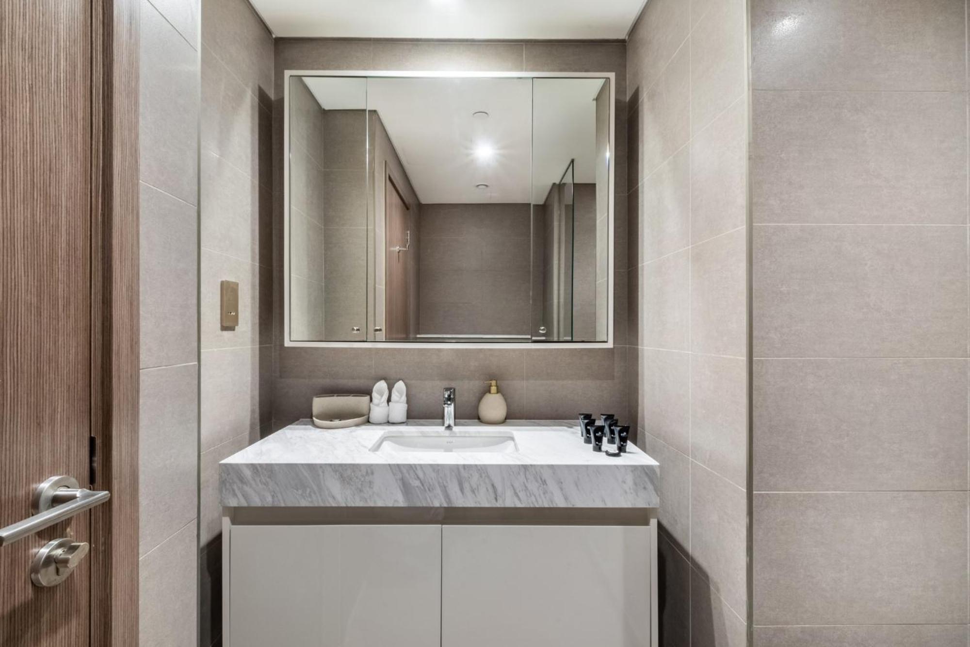 Exclusive 2 & 4 Bedroom Apt With Burj Khalifa - Fountain And City Views By Meerak Apartment Dubai