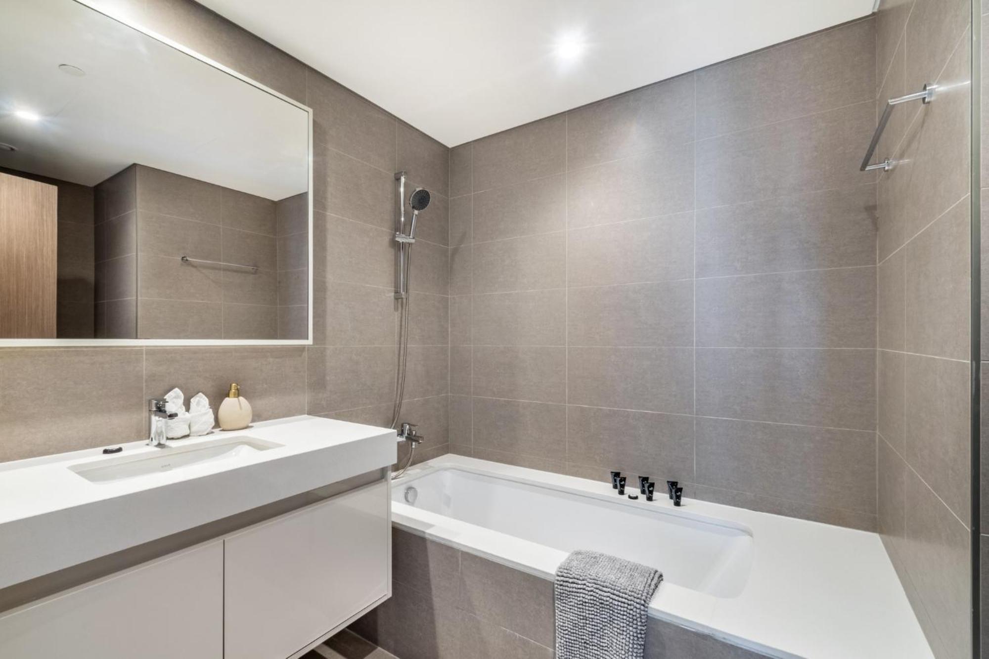 Exclusive 2 & 4 Bedroom Apt With Burj Khalifa - Fountain And City Views By Meerak Apartment