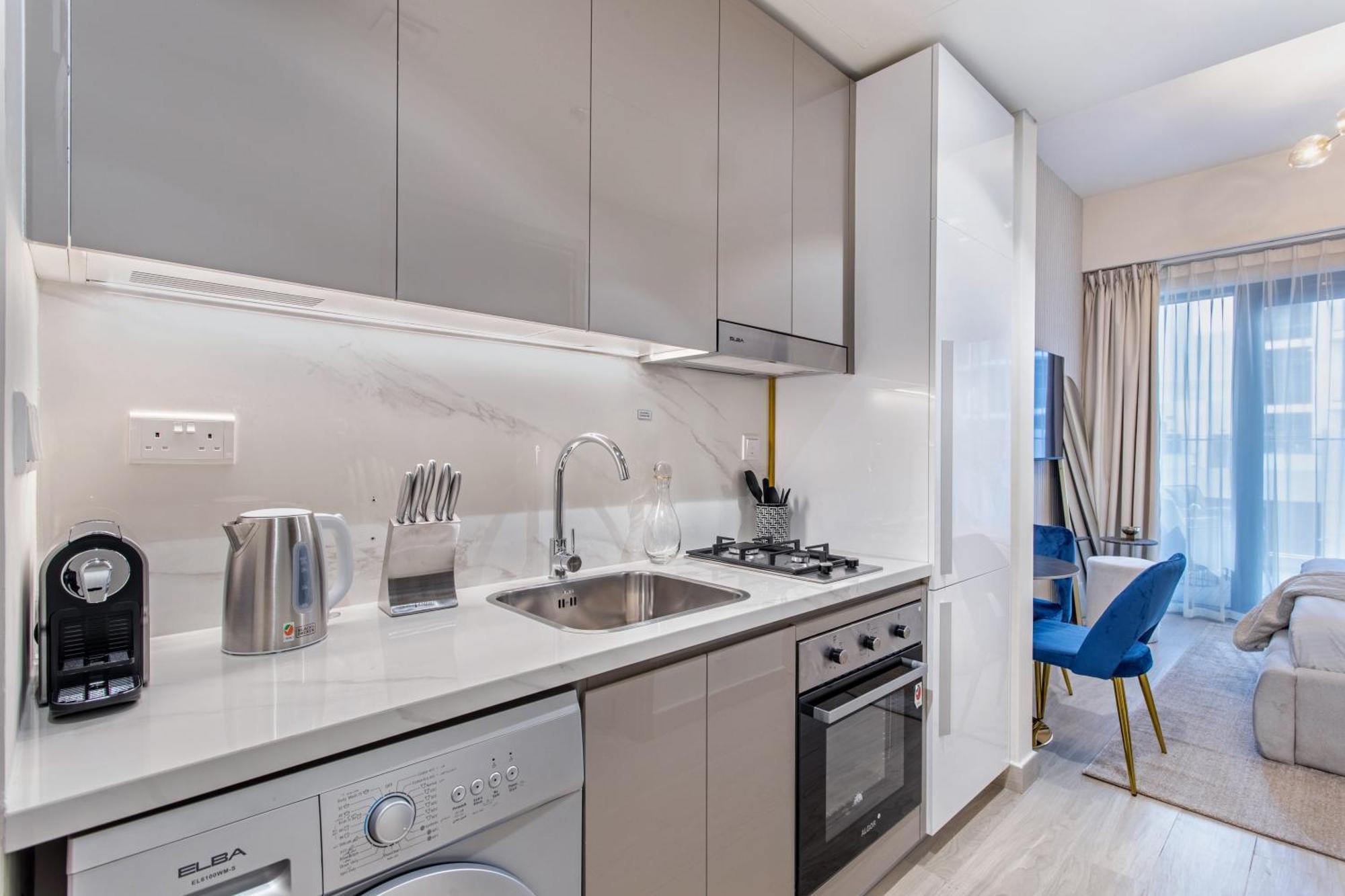 Cozy Stunning Views Fits 2 Adults Apartment Dubai