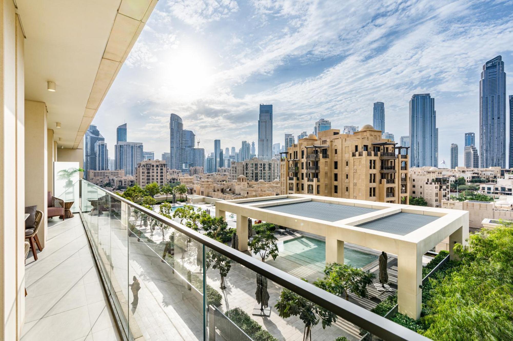 Stunning Renovated With Full Burj Khalifa View *