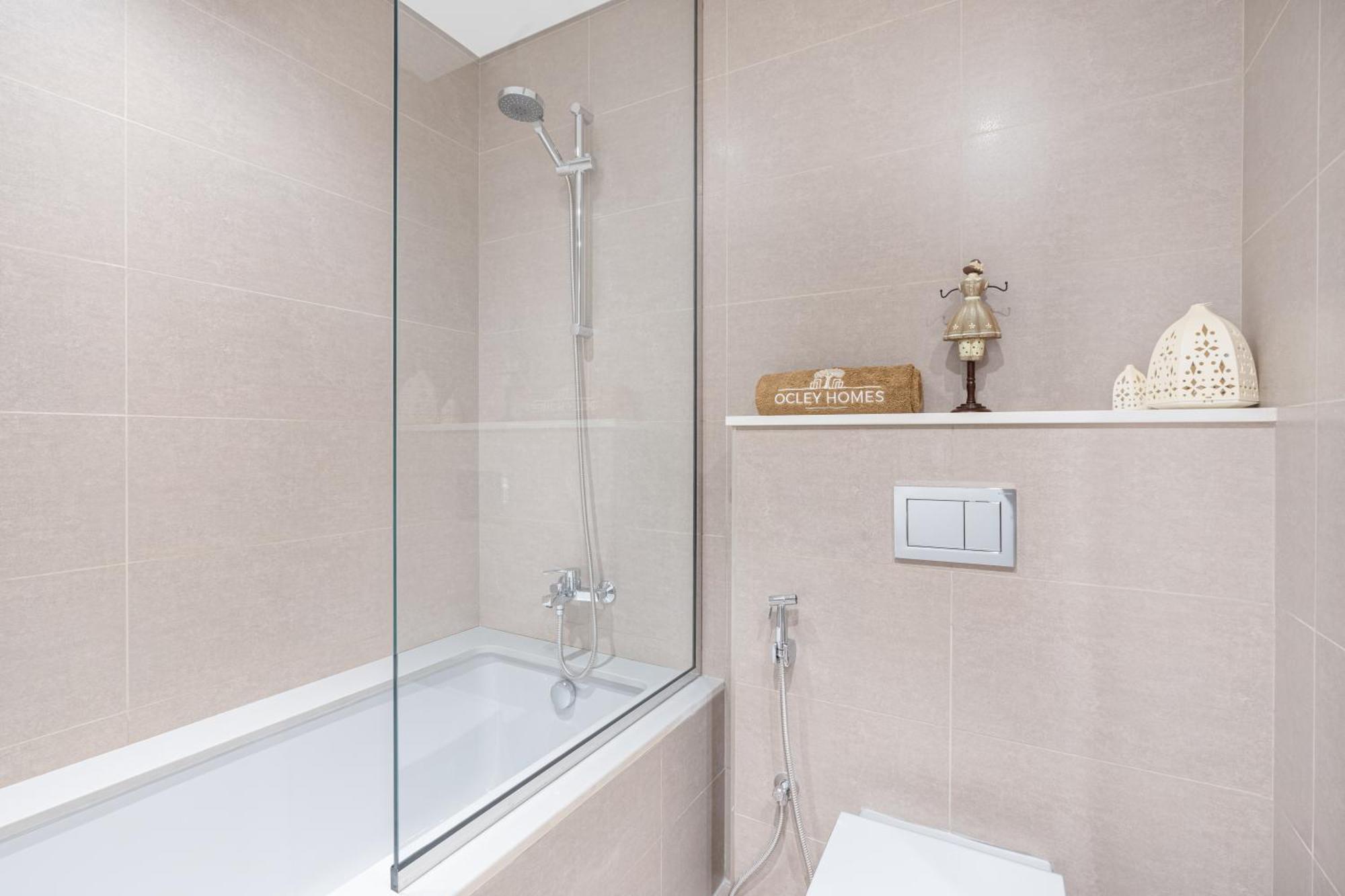 Apartment Stunning Renovated With Full Burj Khalifa View *