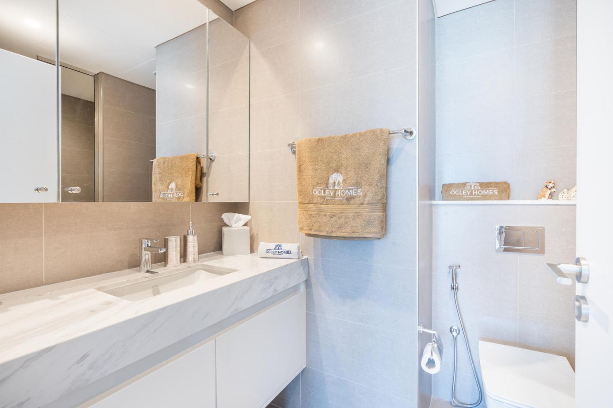 Stunning Renovated With Full Burj Khalifa View Apartment *