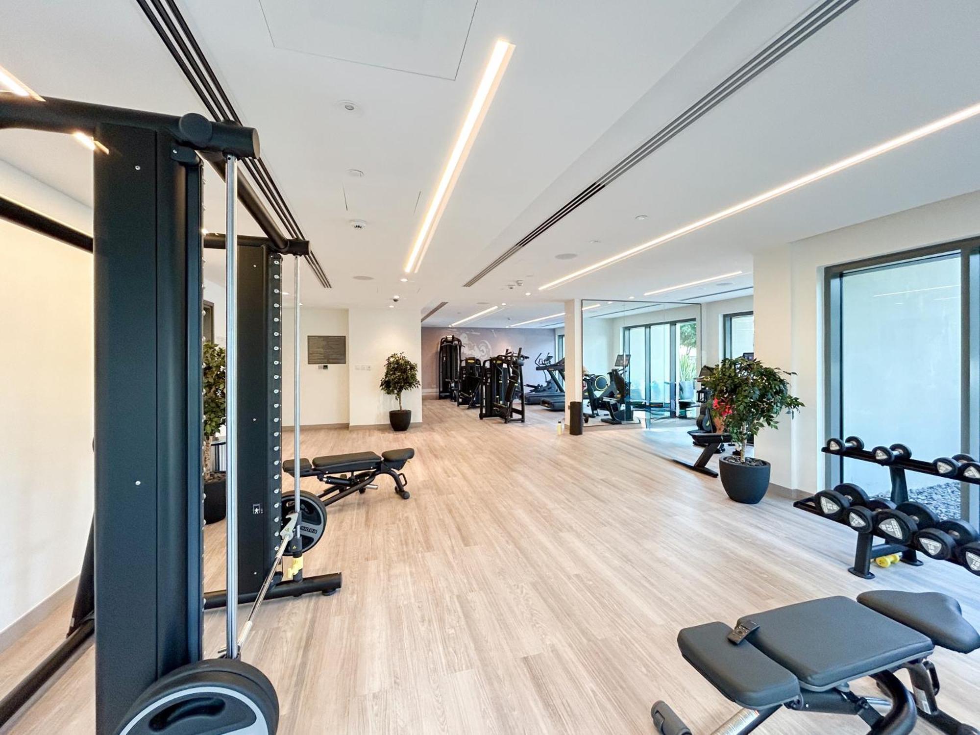 Stunning Renovated With Full Burj Khalifa View Apartment *