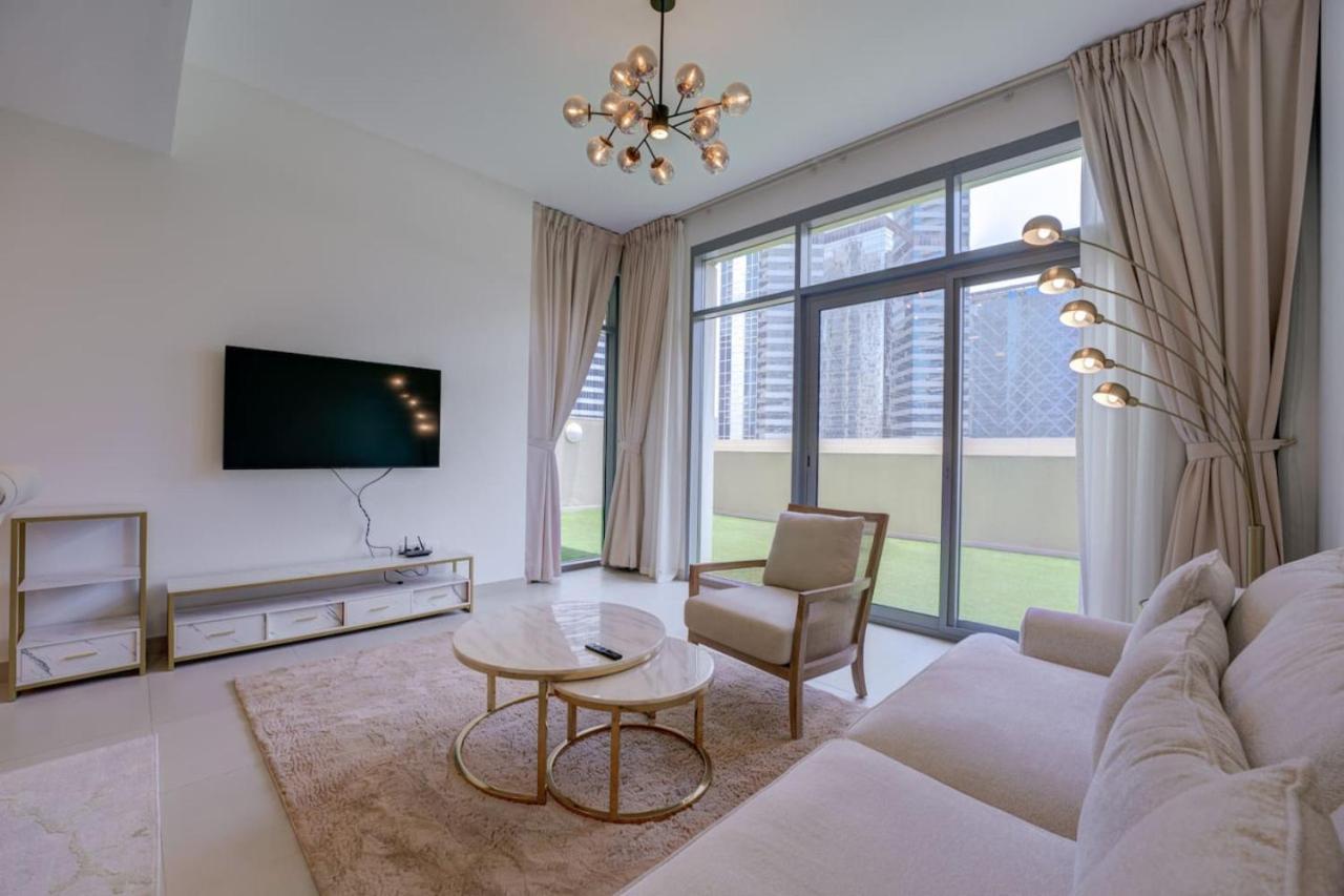 Downtown 1 Bed With Large Bright Terrace *