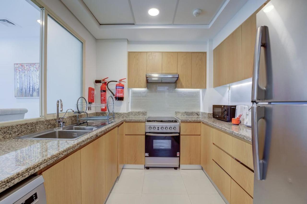 Downtown 1 Bed With Large Bright Terrace Dubai