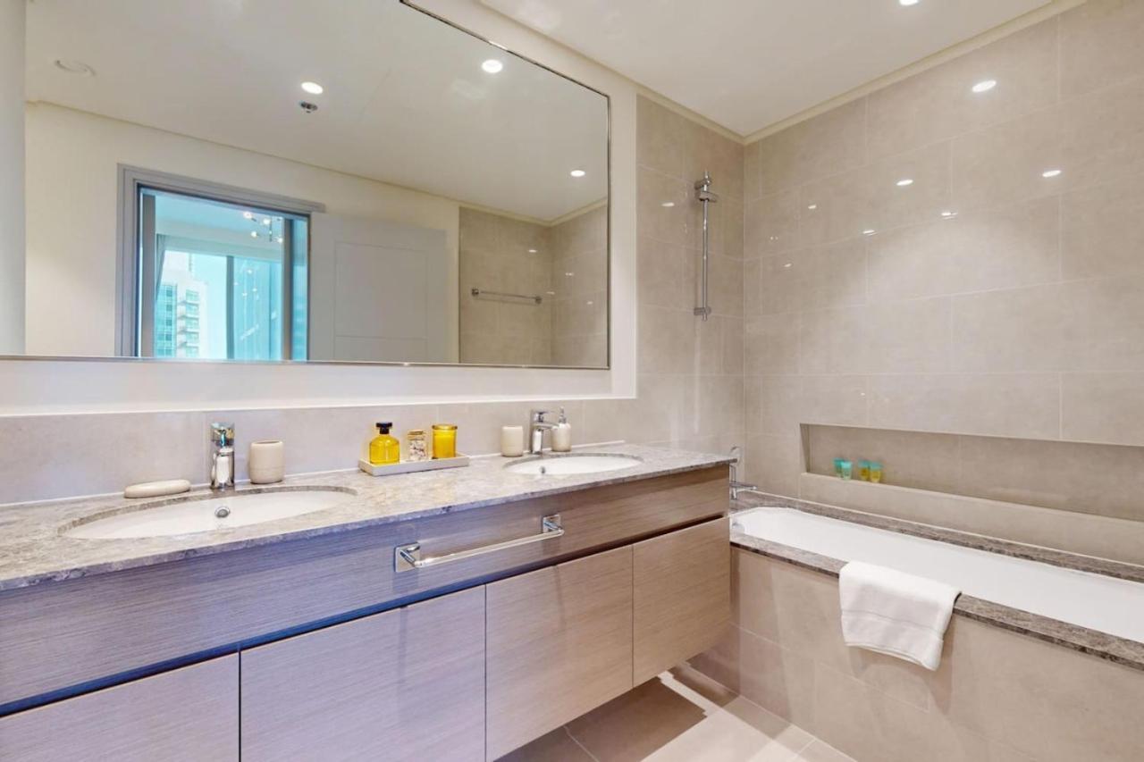 Tower 2 - Warm Two Bedroom * Dubai