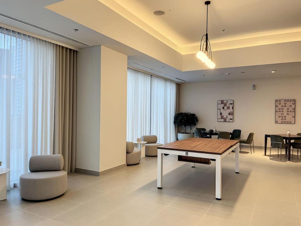 Tower 2 - Warm Two Bedroom Apartment Dubai