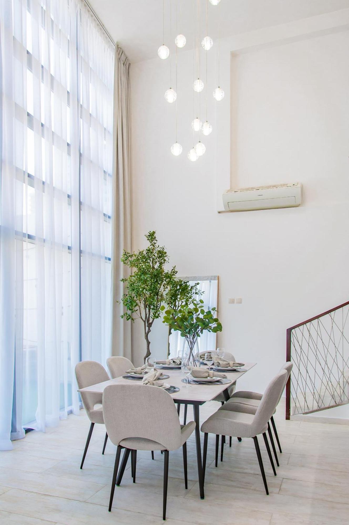 Sophisticated 2 Bedroom With Lush Interiors In Jvc Dubai